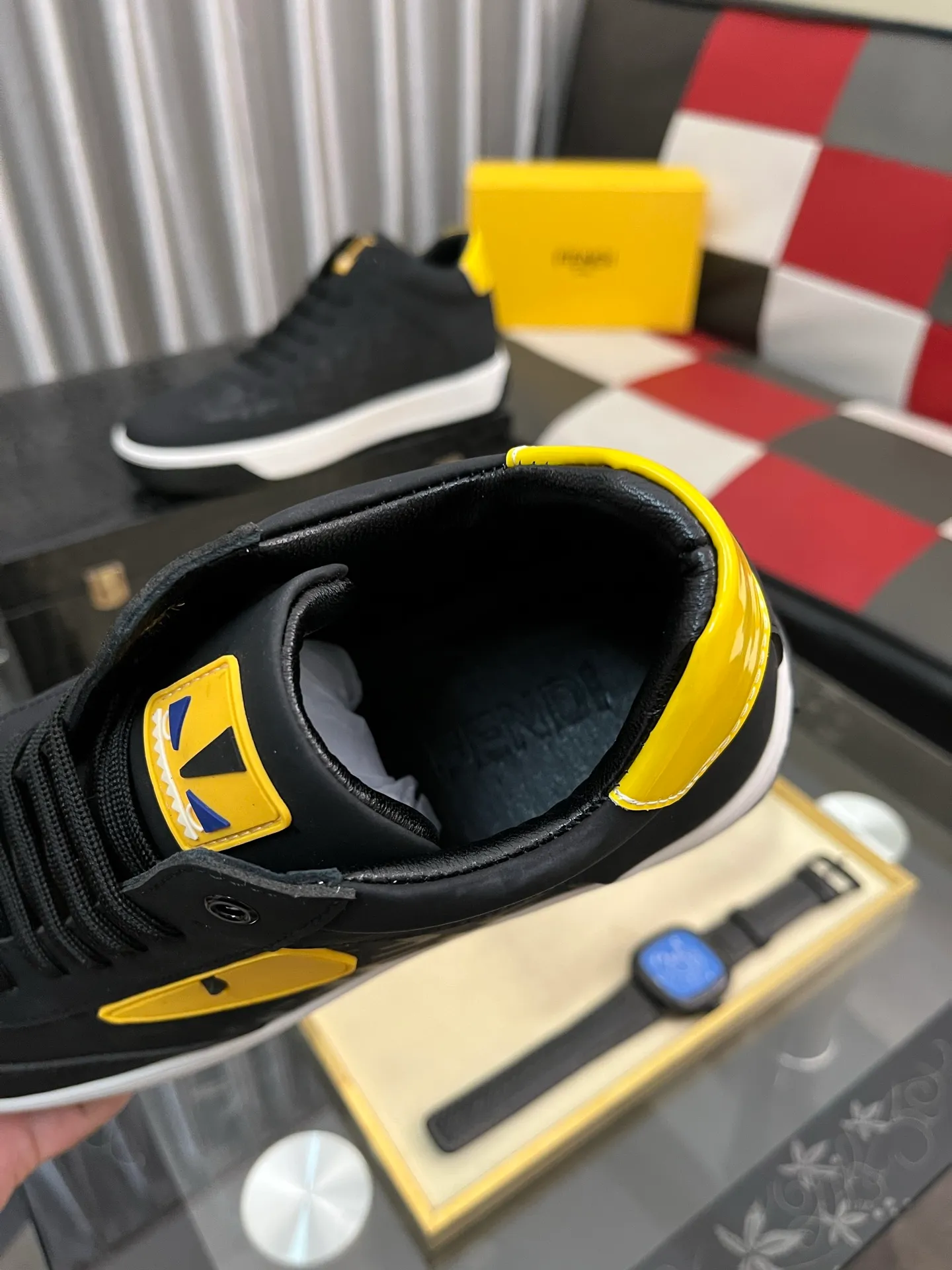 Ex-factory price: 420⌚️⌚️[Fendi] Fendi’s latest casual shoes for men! Available at counters simultaneously! A one-to-one replica of the original. The surface is made entirely of imported first-layer calfskin with crocodile pattern, the interior is made of first-layer water-dyed cowhide, and the original factory-supplied rubber outsole. Leading new fashion concepts. Matching code: 38-442️⃣Colors available
